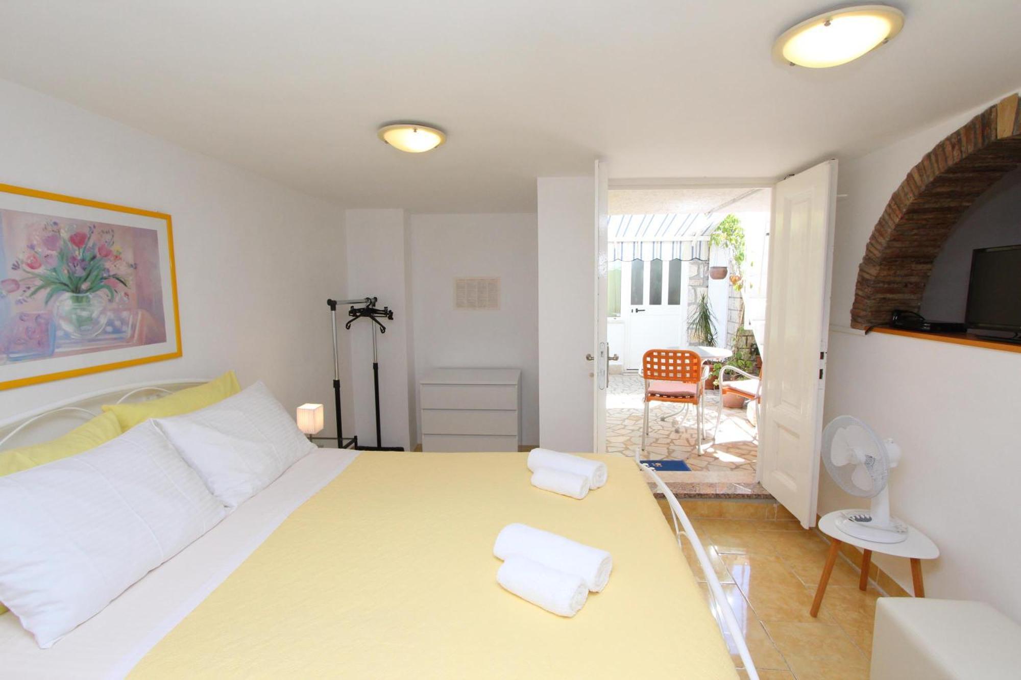 Knezovic Apartment